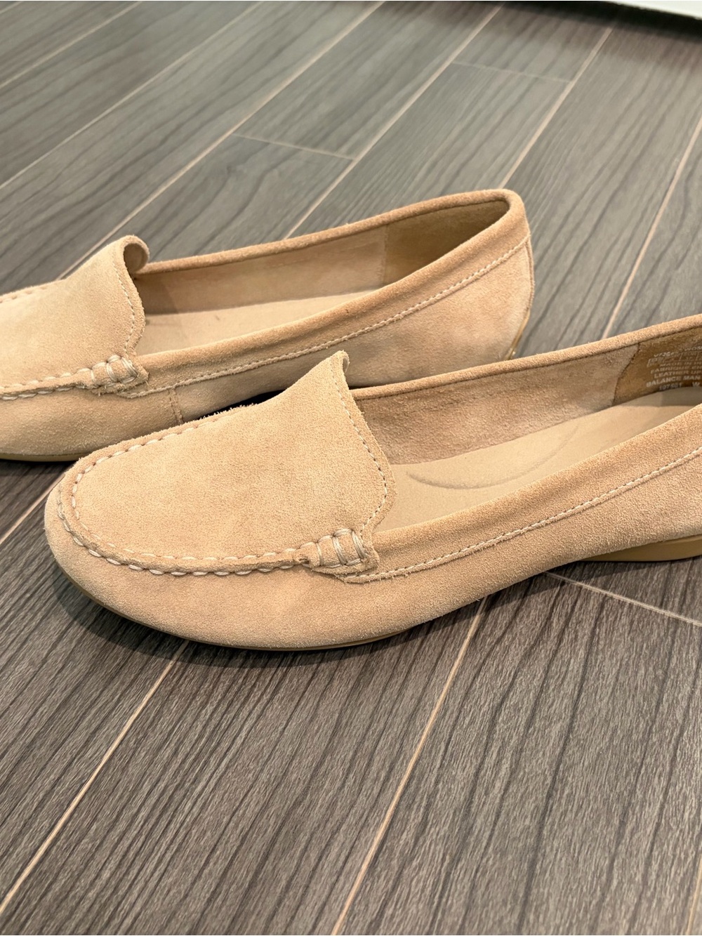 Rockport Women's Suede Driving Moccasins in Sand - Picture 3 of 7